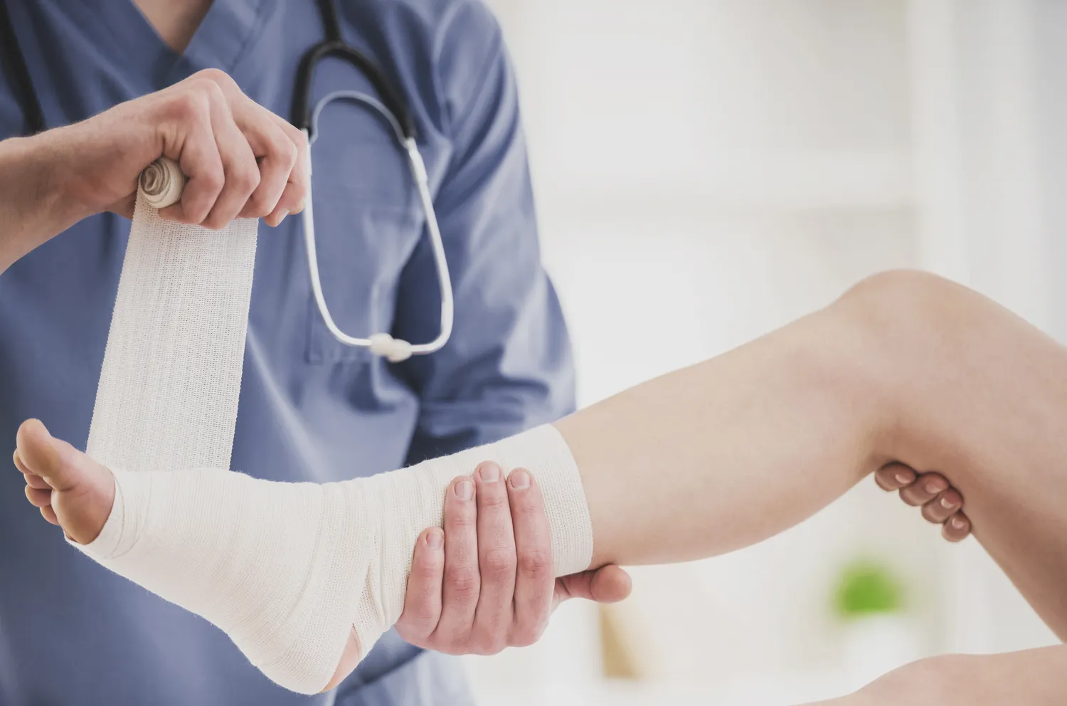 Ile trwa rehabilitacja po złamaniu nadgarstka?